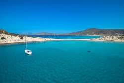 Die Insel Elafonisos mit Karibikfeeling im Mittelmeer