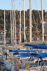 Ein Yachtclub wieder mit 7 Schiffen in Dalmatien …